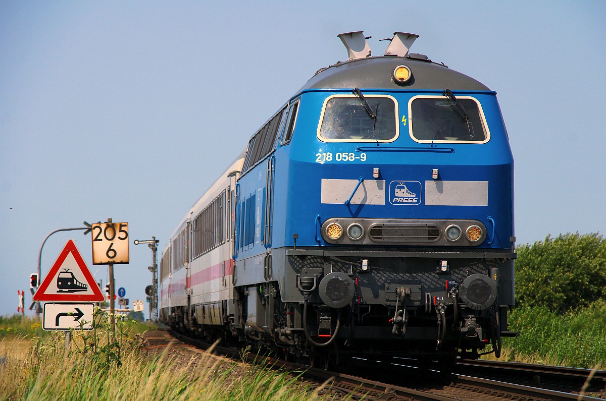 PRESS 218 058-9/412-5 mit IC 2365 nach Hamburg mit +90min am BüLehnshallig. 19.07.2022 Version 2 Raw