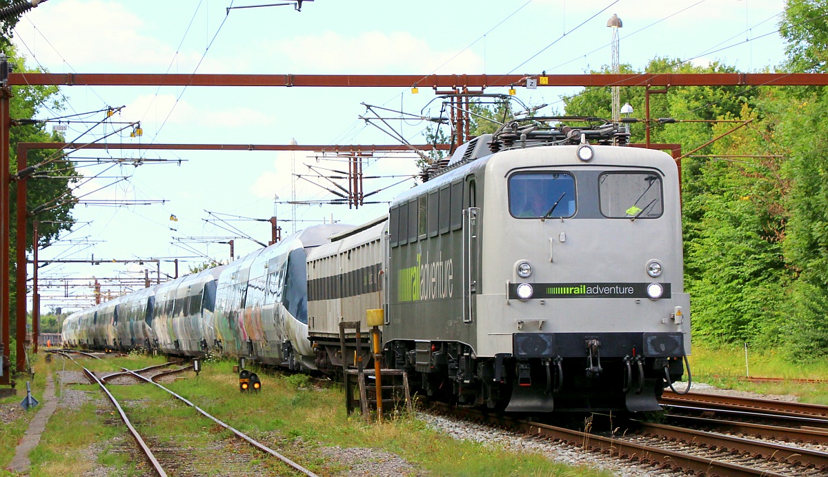 Railadventure 139 558-1 + RailAdv Habfis + 57/6723+19+22+17+16+05+11+07+04 + RailAdv Habfi als DbZ 42795 auf dem Weg nach Neum�nster. Ausfahrt Pattburg/DK mit lautem Pfiff/Gru�! 08.08.2022 (1)
