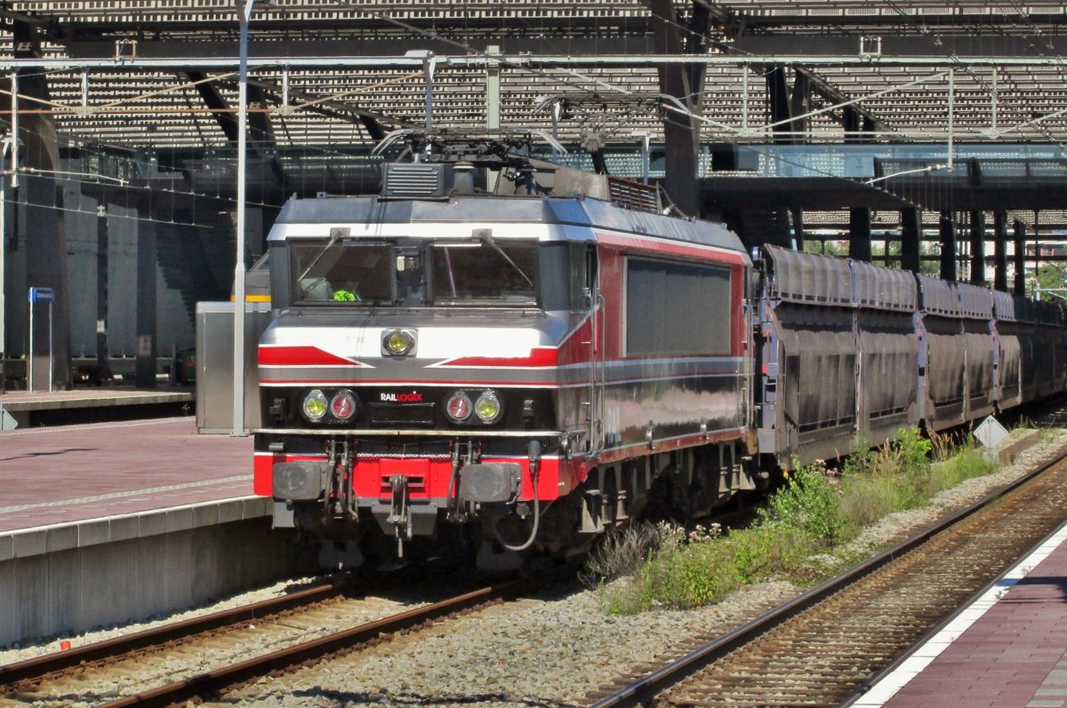 Railogic (ein Captrain-Töchter) 1619 steht am 10 Juli 2016 in Rotterdam Centraal.