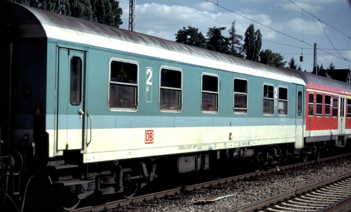 Reisezugwagen mit Fahrradabteil; umgebaut aus DR-Wagen mit Dampfheizung 50 80 84-43 007-5 Bbd in Bullay am 15.08.2002.