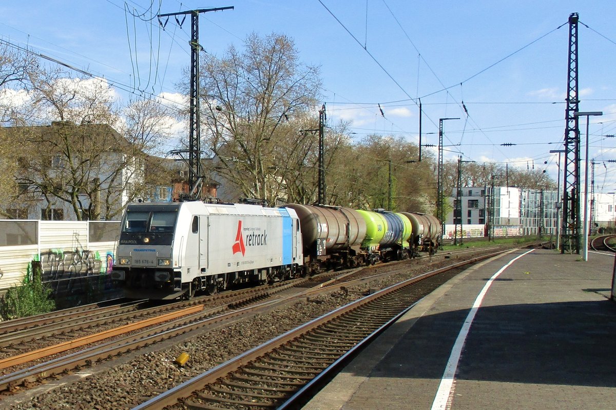ReTrack 185 676 schlept am 20 J�nner 2017 ein Kesselwagenzug durch K�ln S�d. 