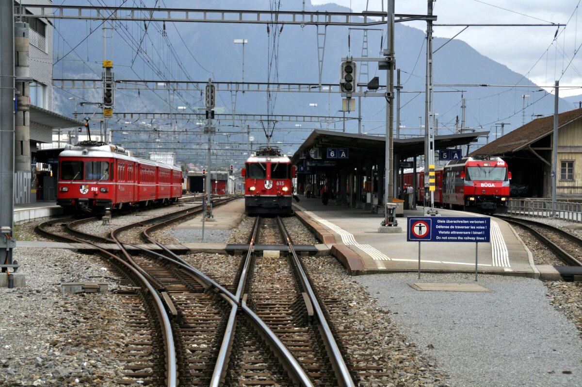 RhB Be 4/4 Nr.515 und Ge 4/4 II Nr.615 und Ge 4/4 III Nr.646 in Landquart am 29.08.2009. Die Aufnahme entstand vom Bahnübergang.