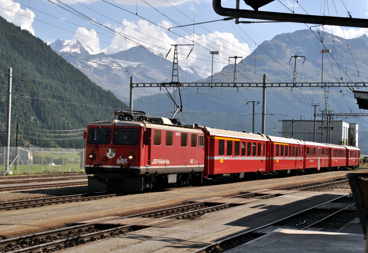 RhB Ge 4/4 I U Nr.605 in Bever am 19.08.2009.
