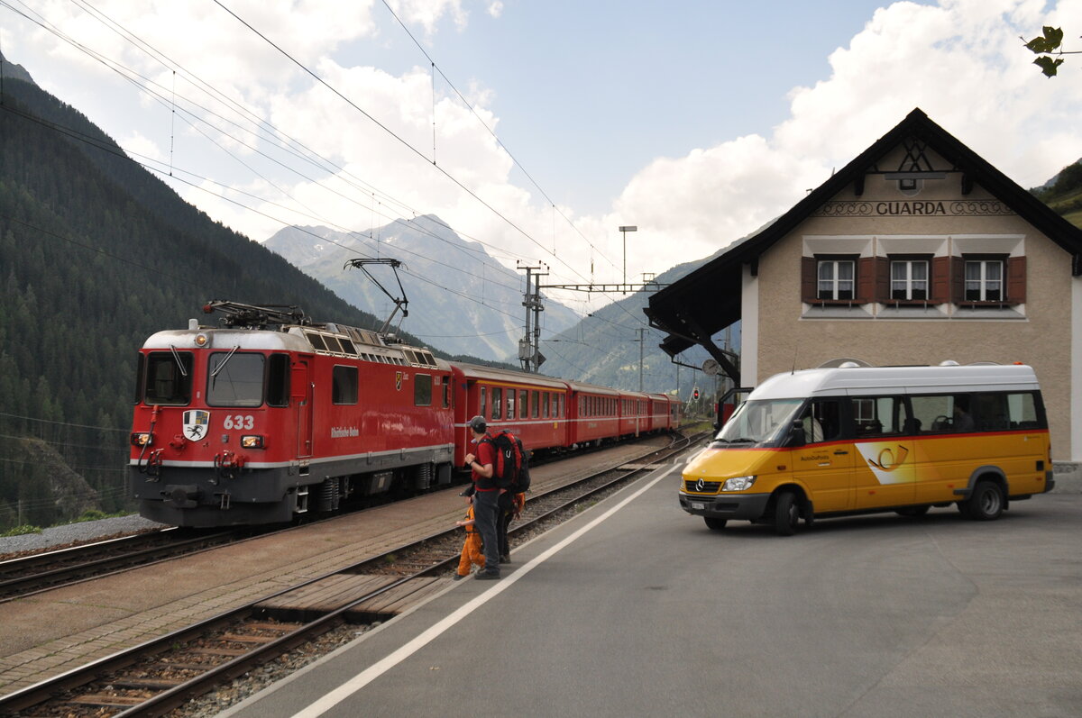 RhB Ge 4/4 II Nr.633 in Guarda am 22.08.2009.