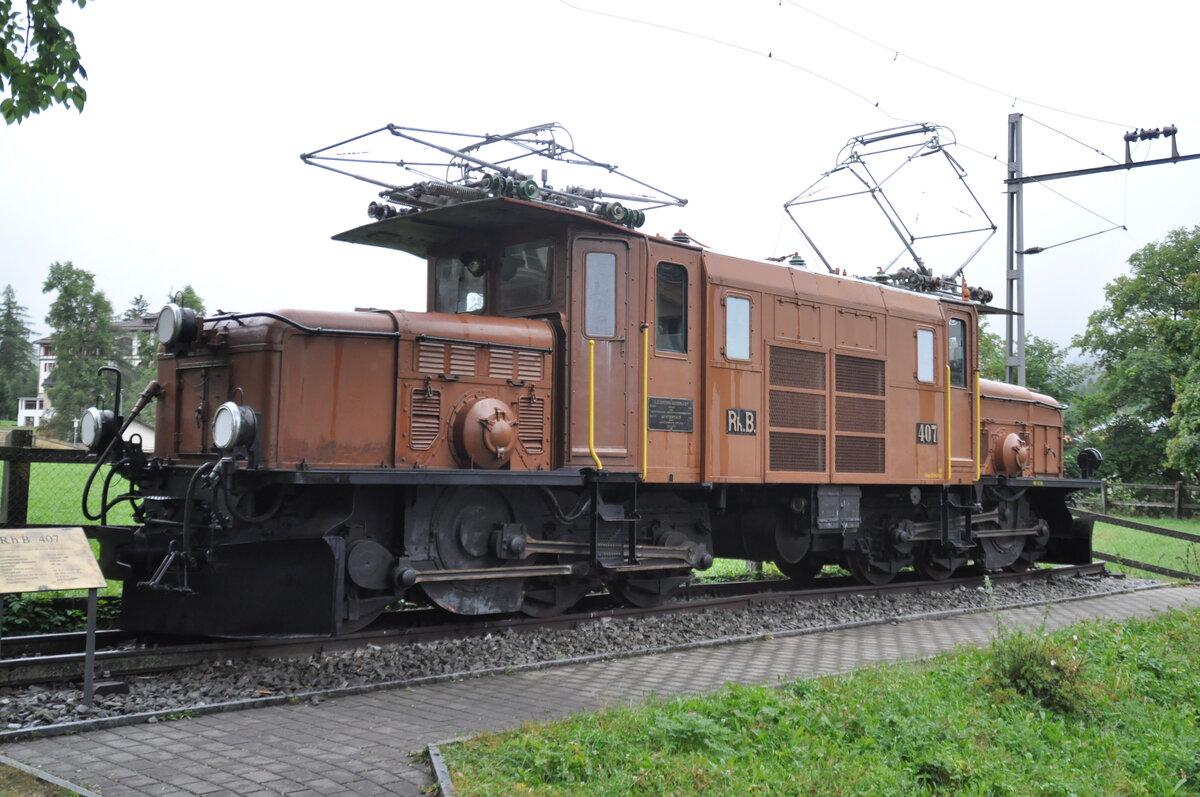 RhB Ge 6/6 I Nr.407 auf dem Sockel in Bergün am 29.08.2009.
