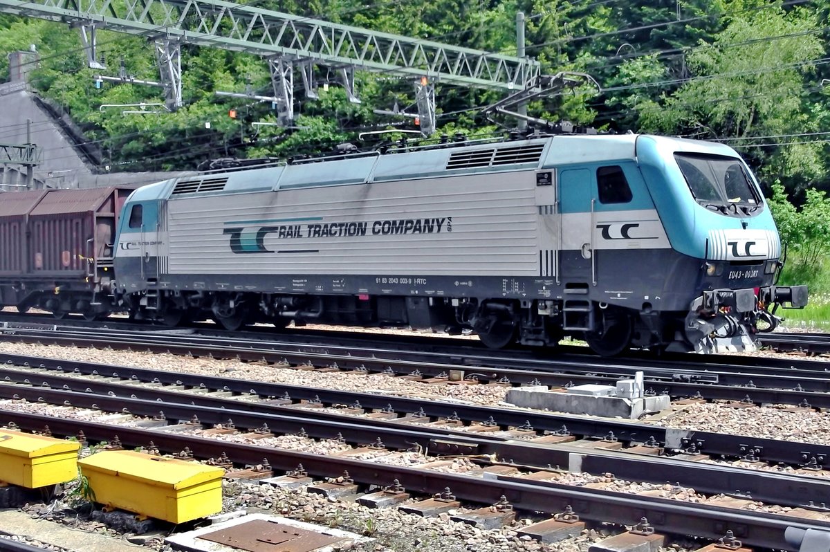 RTC EU43-003 verl�sst am 4 Juni 2015 mit ein Stahlzug Brennero gen S�den.