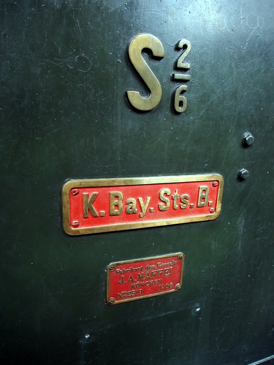 S 2/6 von Krauss Maffei im DB Museum N�rnberg am 17.08.2019. Beschilderung.