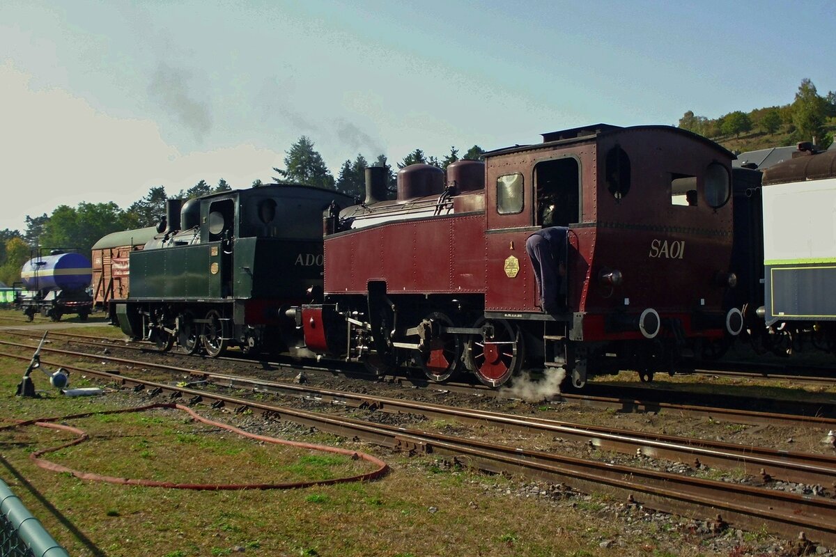 SA01 rangiert mit ein Schwesterlok in Treignes am 21 September 2019.