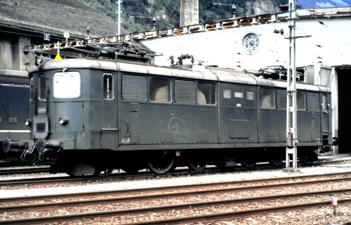 SBB Ae 4/6 Nr.10 811 in Erstfeld beim Jubiläum 100 Jahre Gotthardbahn am 22.09.1981.