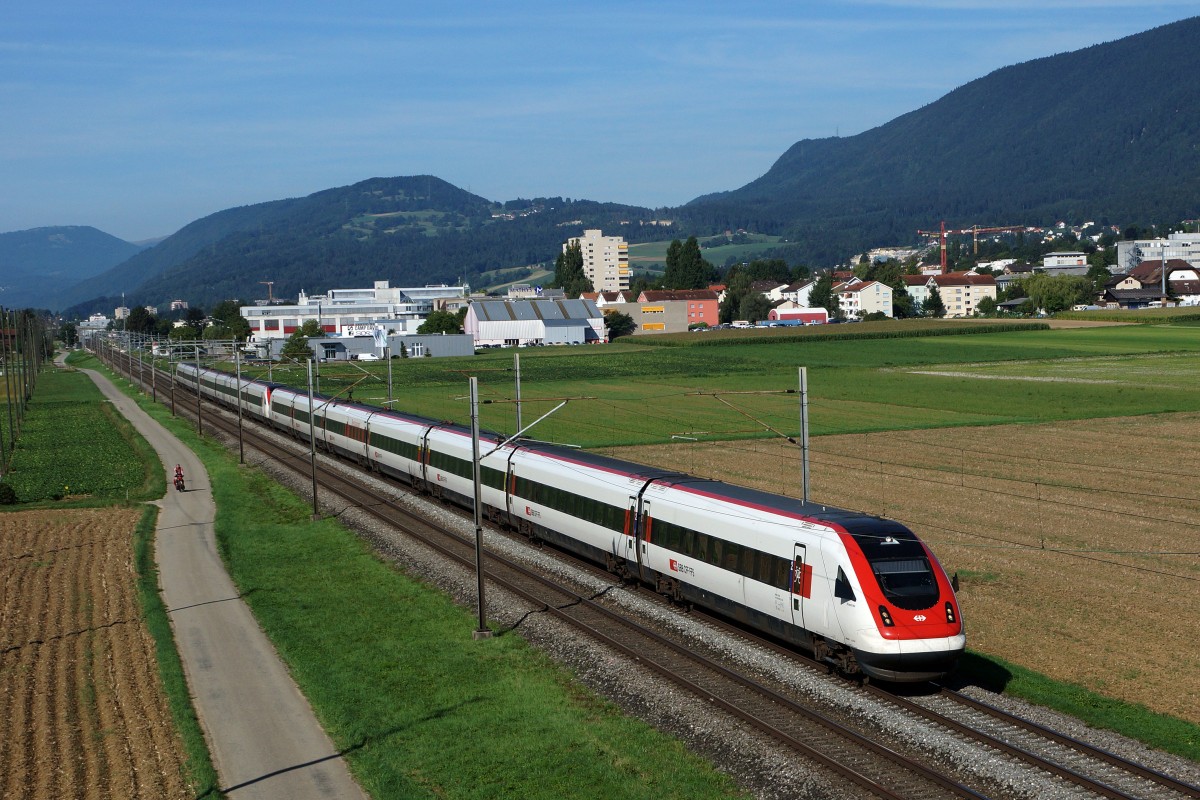 SBB: ICN-Doppeltraktion zwischen Bettlach und Selzach nach St. Gallen unterwegs am 26. August 2015.
Foto: Walter Ruetsch