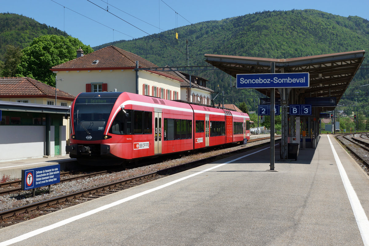 SBB: RABe 526 GTW von Stadler Rail als R nach Solothurn in Sonceboz Sombeval am 26. Mai 2016.
Foto: Walter Ruetsch