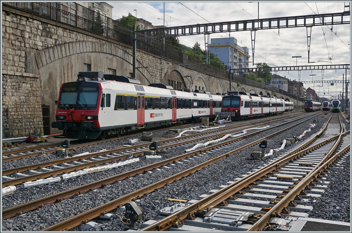 SBB (und TranN) Domino bei der Sonntagsruhe in Neuchâtel. 

6. Juni 2021