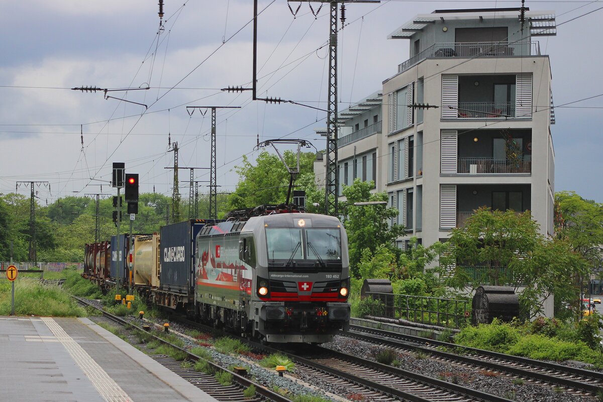 SBBCI 193 452 zieht der Busto Arsizio KLV durch K�ln S�d am 13 Mai 2026.