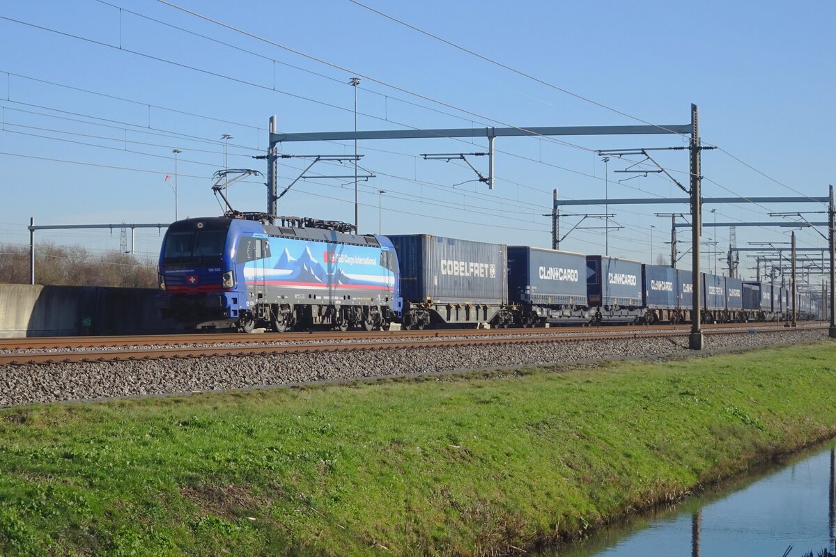 SBBCI 193 528 durchfahrt am 15 M�rz 2023 mit ein KLV Valburg.
