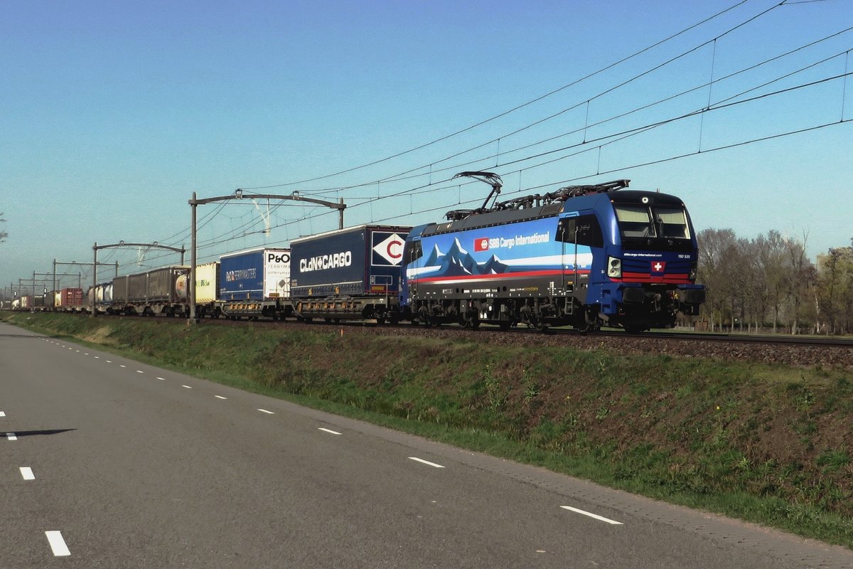 SBBCI 193 530 durchfahrt am 31 M�rz 2021 Roond mit ein KLV nach Venlo.