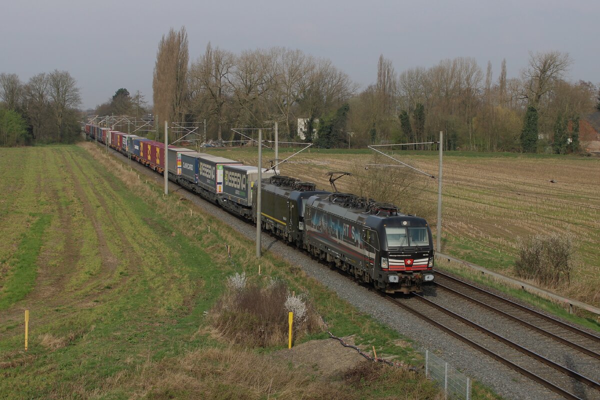 SBBCI 193 701 schleppt am 20. M�rz 2024 der Hannibal-KLV durch Praest richtung K�ln und Basel.
