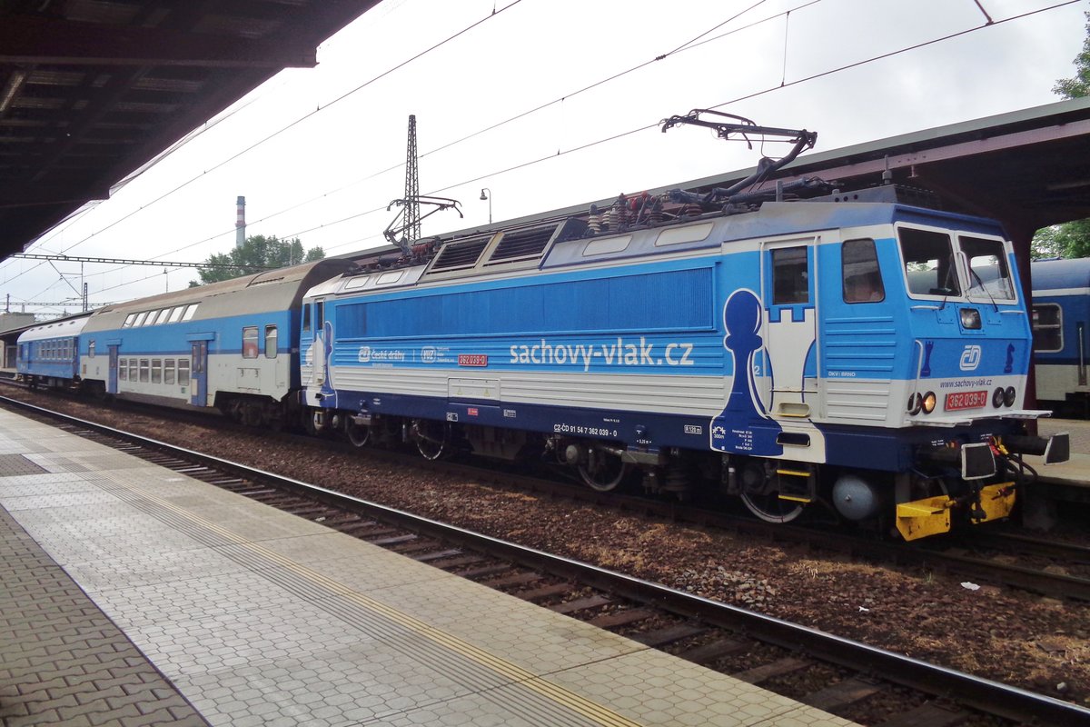 Schachzug! CD 362 039 steht am 15 Mai 2018 in Kolín.