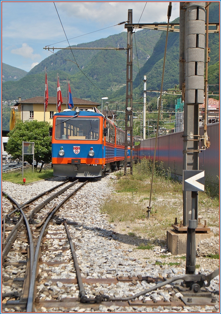 Schlechte Aussichten: Schlechte Aussichten bietet die Fahrt mit der Monte Generoso Bahn. Bis Bella Vista verkehrne nur noch wenige Zugspaare; erst 2016 kann man wieder bis zu Gipfelstation fahren. 
Beh 4/8 N° 13 in Capolago am 5. Mai 2014 