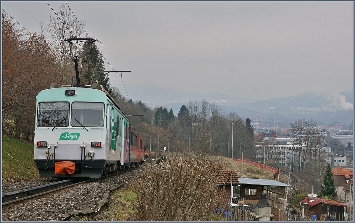 Seit dem 2. April 2018 Geschichte: Die AB in der  Ruckhalde. Ab Oktober wird die Strecke durch einen neuen Tunnel Zahnstangenlos direkt zum Bahnhof von St.Gallen f�hren.
Ausrangiert werden auch die Bhe 4/4 11-16, das Bild zeigt den Bhe 4/4 15.
17. M�rz 2018