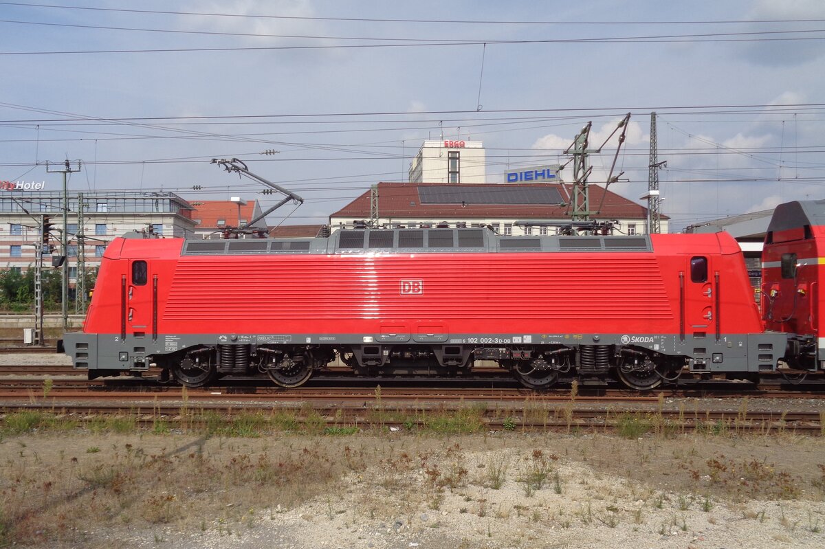 Seitenblick auf 102 002 in NÜrnberg Hbf während ein Testfahrt am 6 September 2018.
