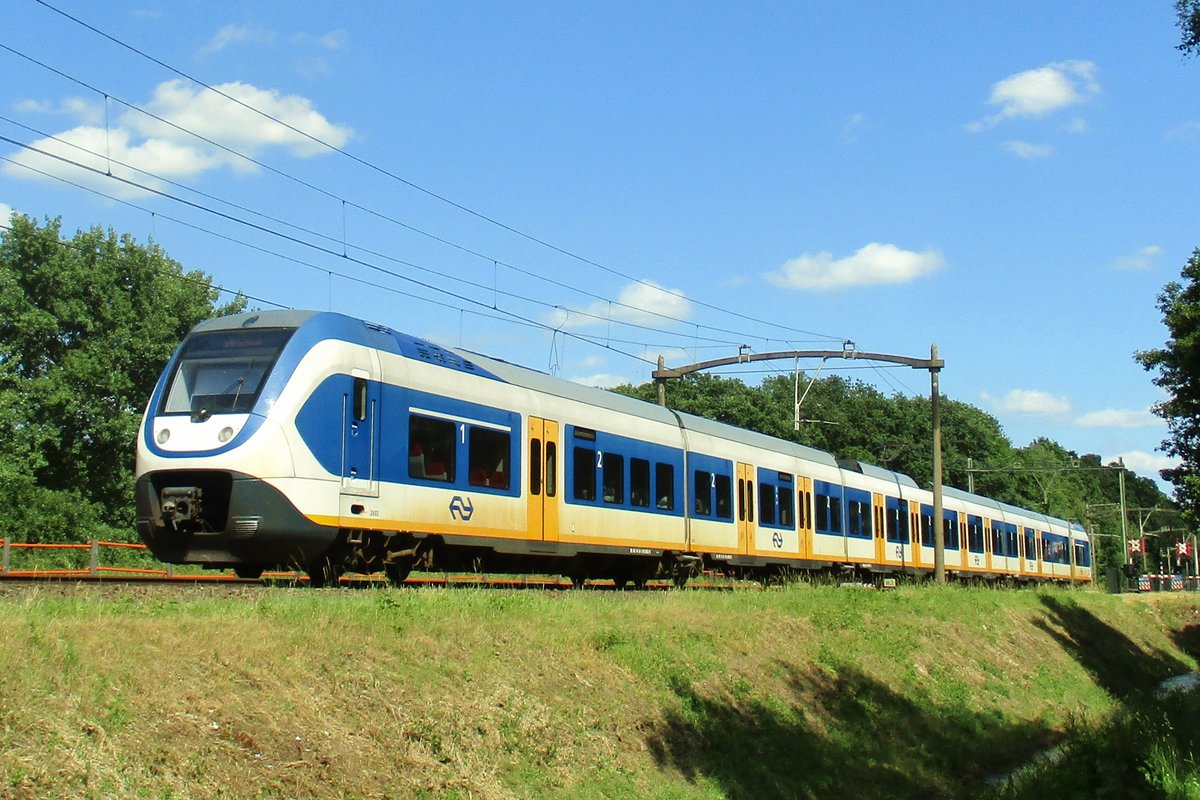 SLT 2602 passiert Tilburg Oude Warande am 10 Juni 2017.