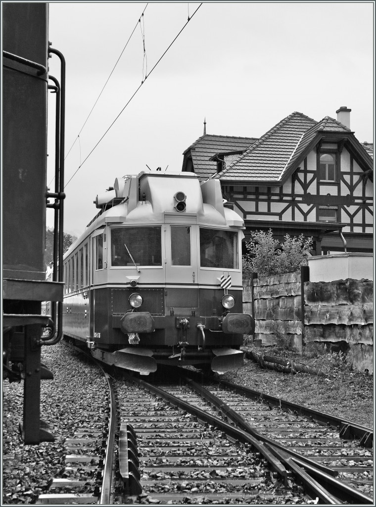 So, k�nnte ich mir vorstellen sah es vor gut dreissig Jahren auf der eine oder andern BLS Landstation aus.
(Hinweis: Das Bild entstand im �ffentlichen zug�nglichen Gleisbereich w�hrend der Ausstellung 100 Jahre BLS in Frutigen.)
29. Juni 2013