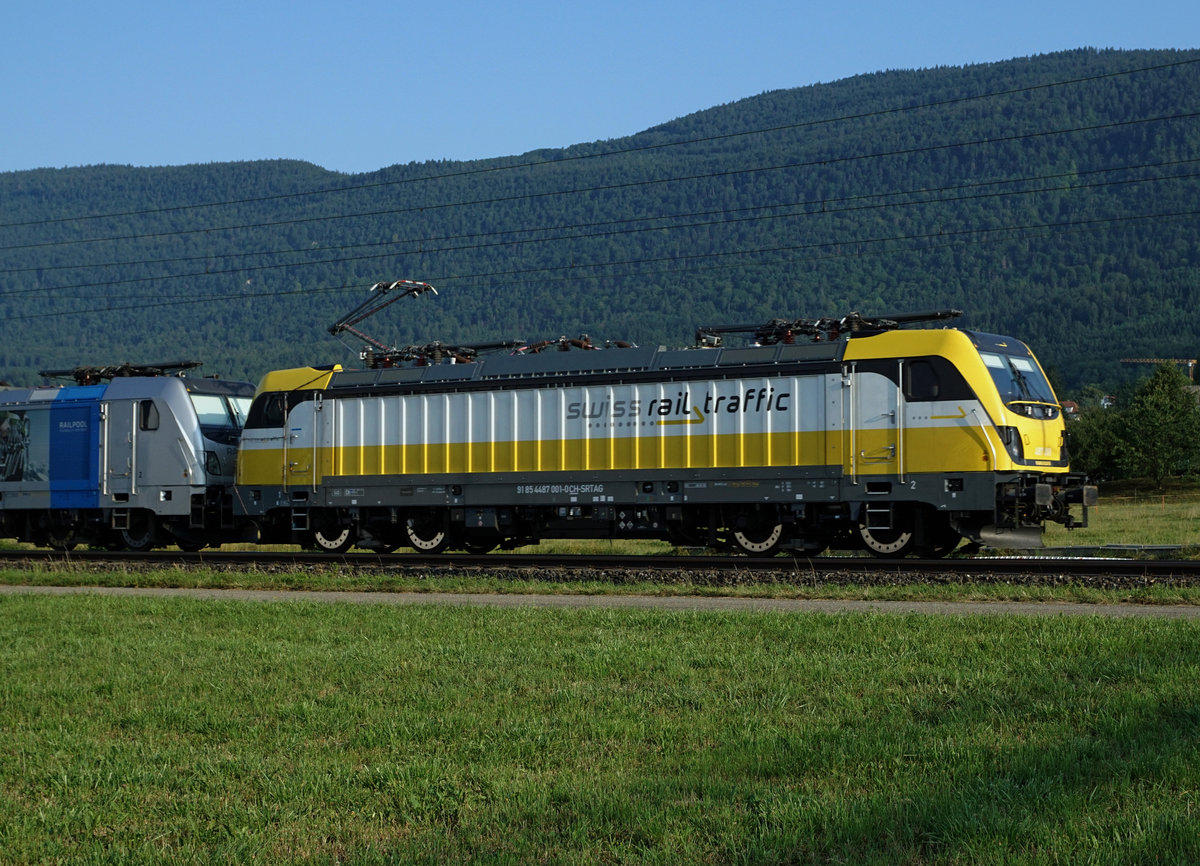 SWISS RAIL TRAFFIC: 487 001 von SWISS RAIL TRAFFIC bei Grenchen am 20. Juli 2017. Sie stand zusammen mit der RAIL POOL 187 005-4 von BLS für die Führung eines Messzuges im Einsatz.
Foto: Walter Ruetsch