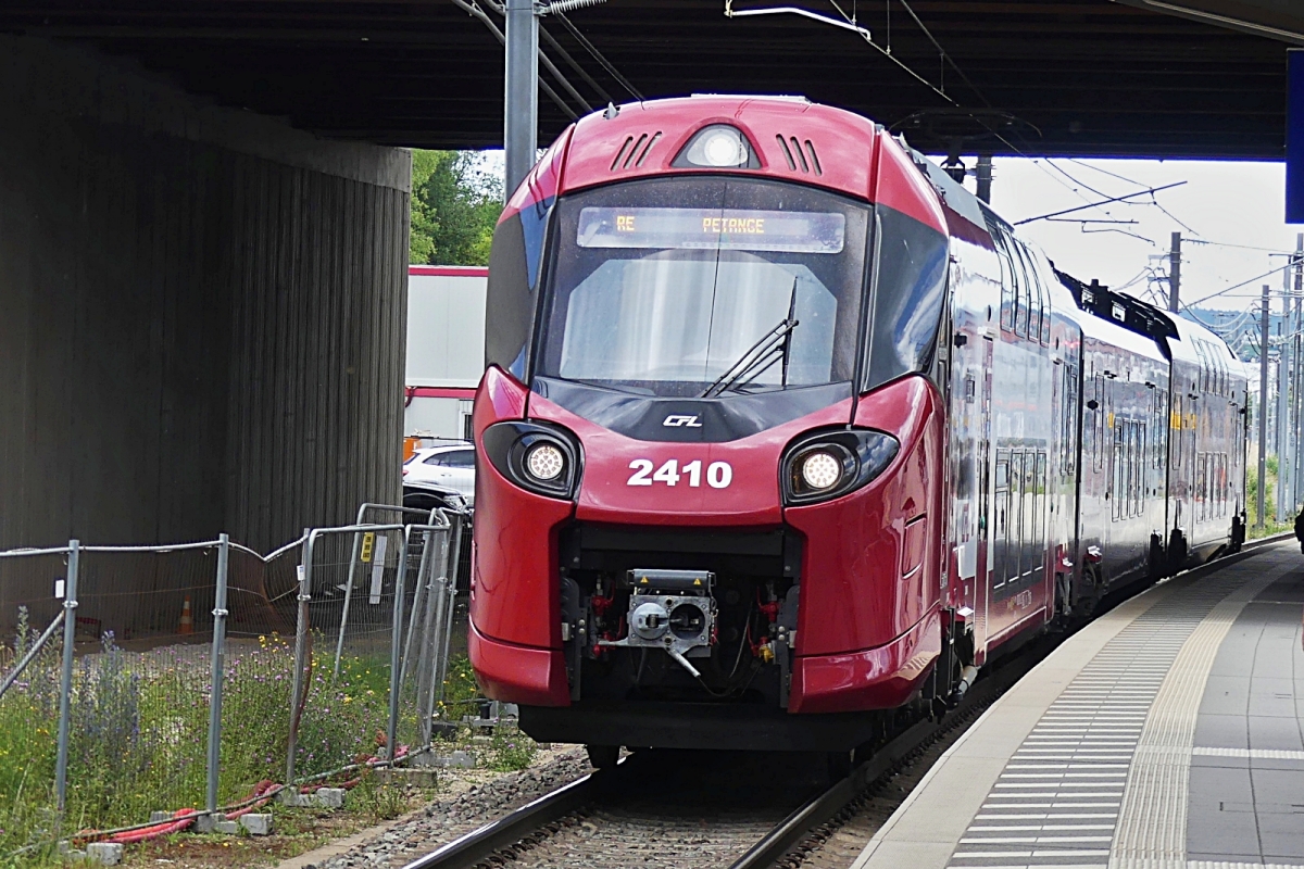 Triebzug 2410, als RE Mersch – Petange unterwegs, hier im Bahnhof Howald 16.06.2025