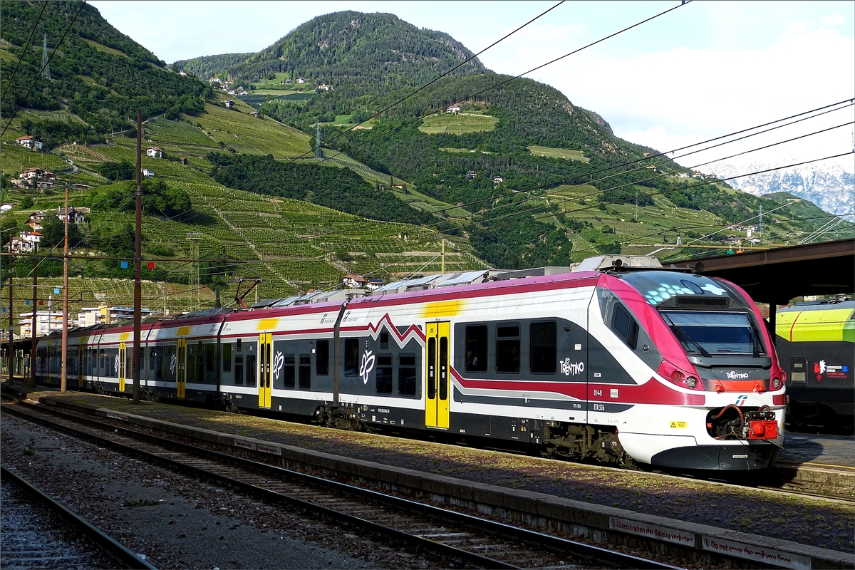 Triebzug ETR 526 ( 94 83 0 526 080), verl�sst den Bahnhof von Bozen in Richtung Brenner.  15.05.2019 (Hans) 