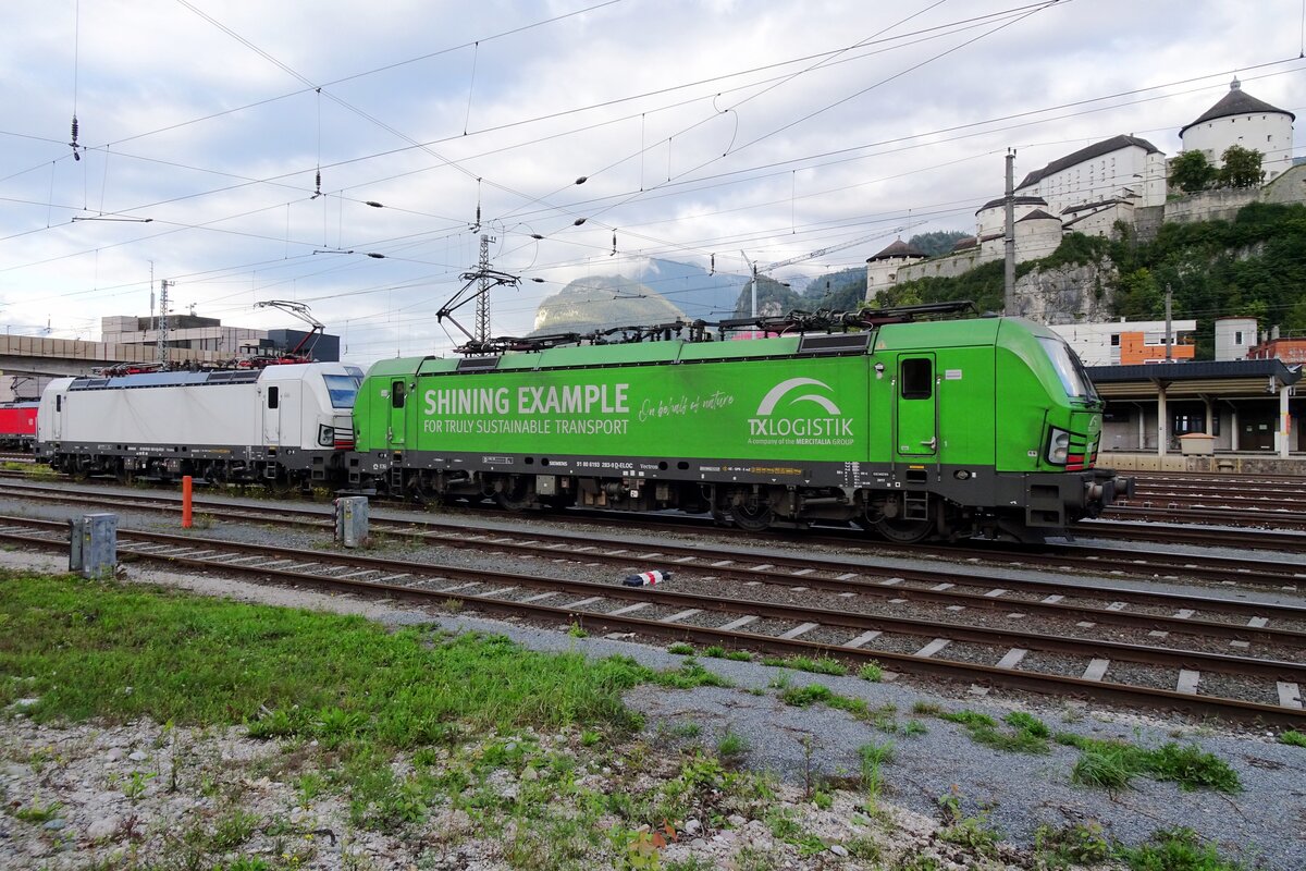 TX Logistics 193 283 gibt das gr�ne Vorbild in Kufstein am 20 September 2021.