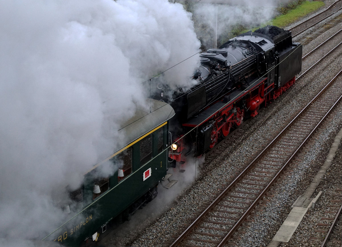 Verein Pacific 01 202.
Sonderfahrt Dampf im Spätherbst am Lac Léman vom 29. Oktober 2017.
01 202 auf der Fahrt von Lyss nach Biel bei Busswil.
Foto: Walter Ruetsch
