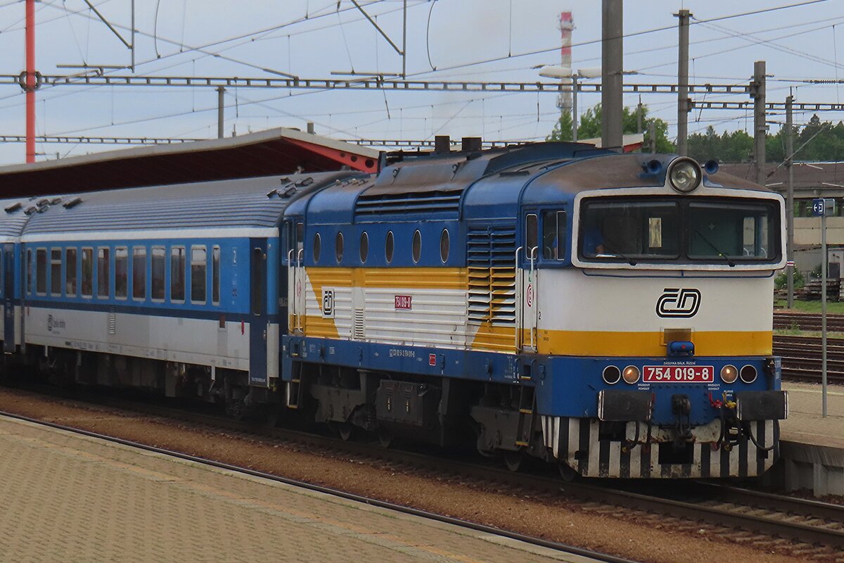 Vom Zug aus k�nnte am 30 Mai 2025 CD 754 019 samt Rychlyk nach Linz Hbf aufgenommen werden in Veseli nad Luznici.