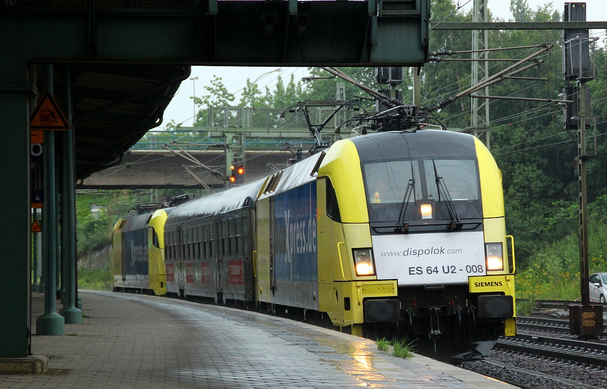 Was für ein Sonderzug...boxXpress 182 508 ein Bn720 der SVG und boxXpress 182 515 mit dem SDZ  Tiger  91562 aus Nienburg(Weser)hat Einfahrt in den Bhf HH-Harburg. 07.07.2012(üaVinG)