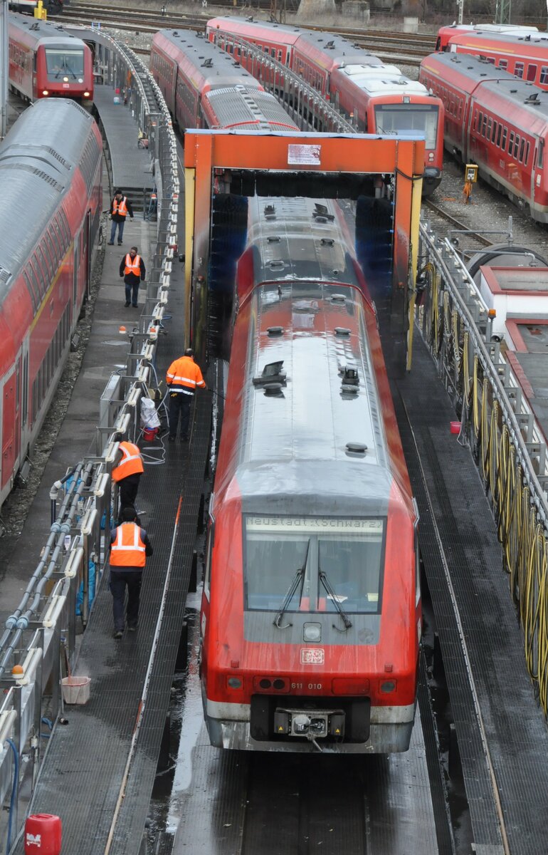 Waschtag in Ulm; 611 010 und andere Dieseltriebzüge bei der Waschanlage in Ulm am 26.02.2010.