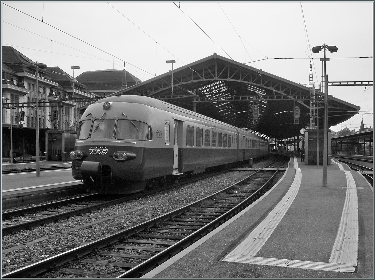 Wie in alten Zeiten: Der TEE  Cisalpin  verlässt Lausanne Richtung Paris.
RAe TEE auf der Fahrt zur 100 Jahre Vallorbe Frasne - Feier.
16. Mai 2015
