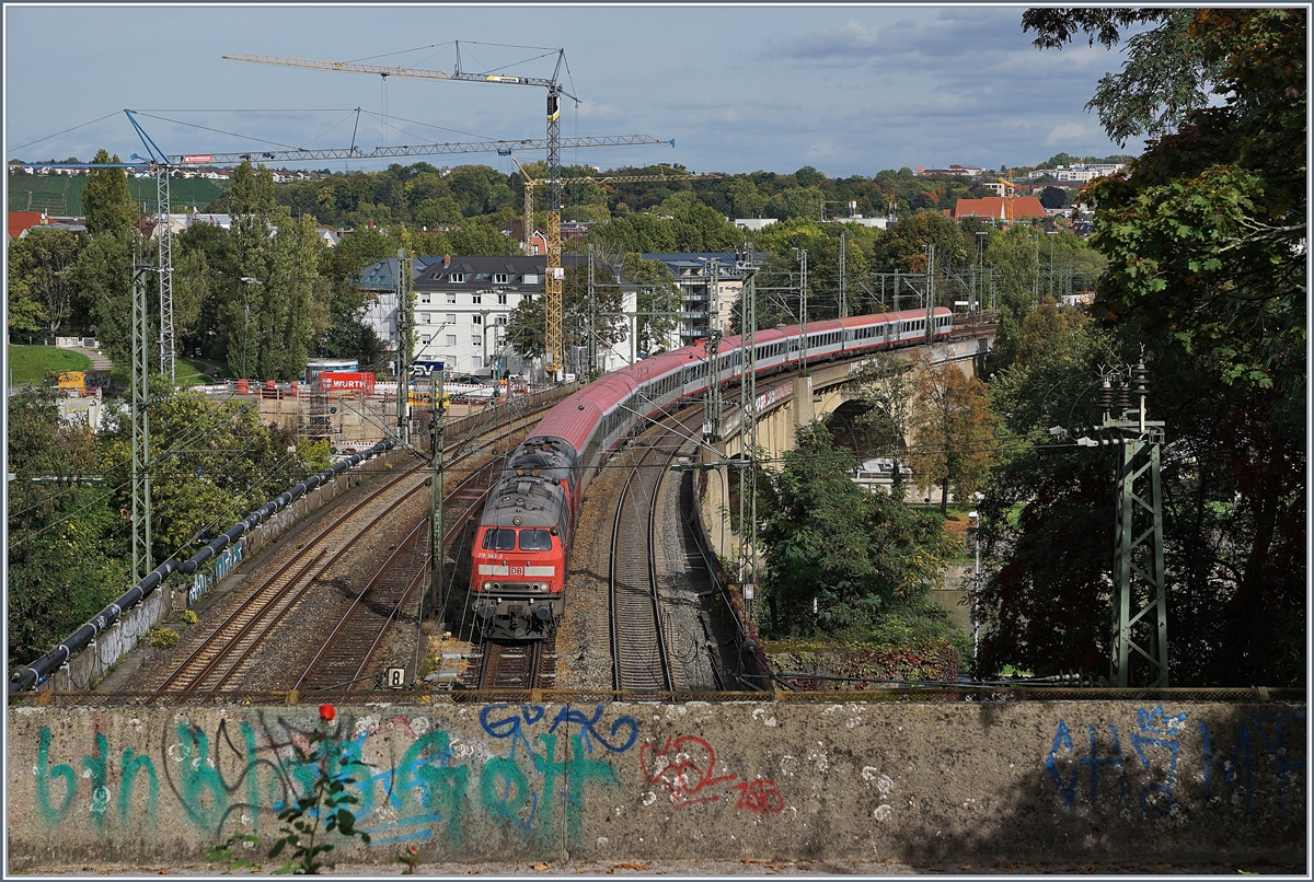 Zwei DB 218 erreichen mit ihrem IC von Innsbruck nach Münster in Kürze Stuttgart Hbf.
4. Okt. 2017