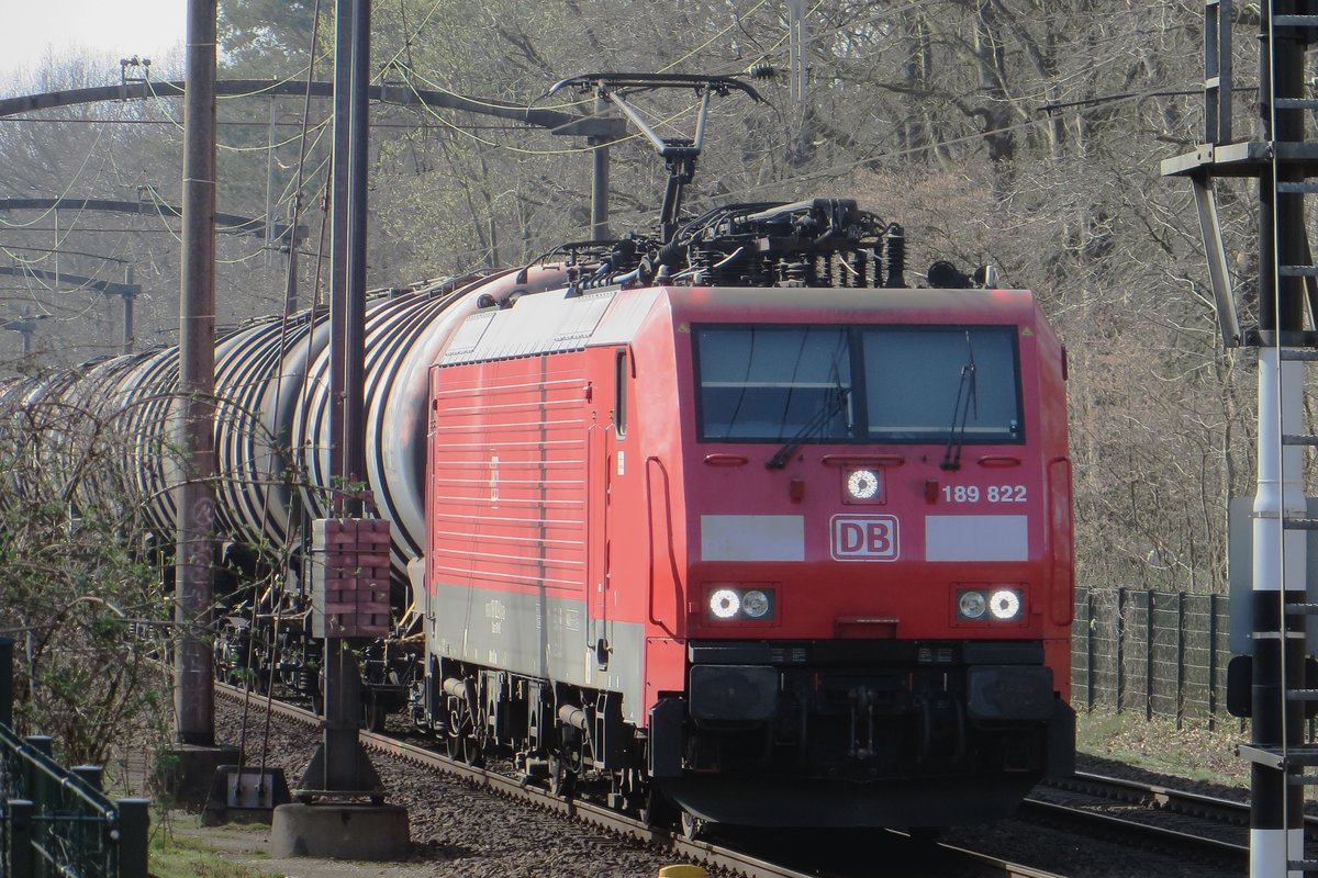 Zwischen der Mastenallerlei versteckt sich am 31 März 2021 in Tilburg-Universiteit DBC 189 822.