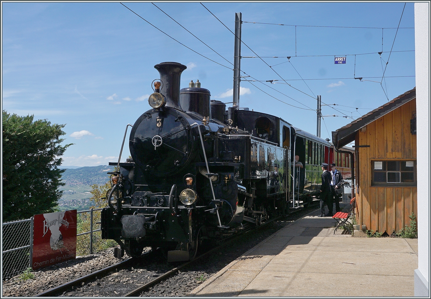 Bild mit (etwas) Aussicht: die HG 3/4 N� 3 ist mit ihrem Dampfzug in Chamby angekommen und wird in K�rze nach Chaulin fahren. 

9. Mai 2026