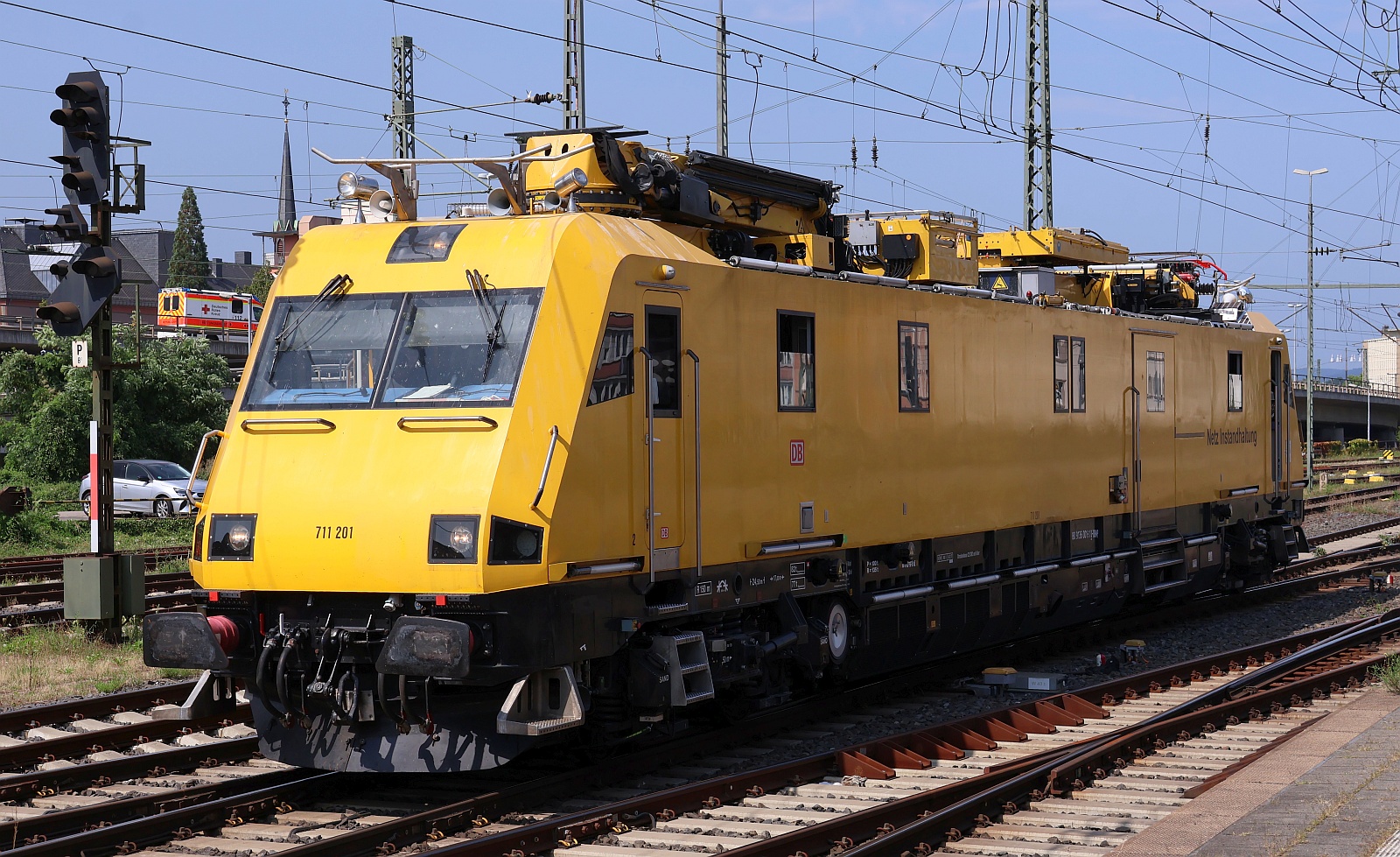 DB Netzinstandhaltung/Maschinenpool 711.201 (Robel 57.44-0001, Bj 2009) oder 99 80 9136 001-1 DBMP, REV/BGD1/14.12.2017. Koblenz Hbf 12.08.2025