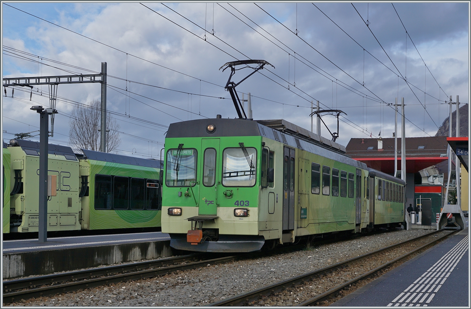 Der ASD BDe 4/4 403 mit Bt 431 steht als R 71 436 nach Les Diablerets in Aigle. 

4. Jan. 2024