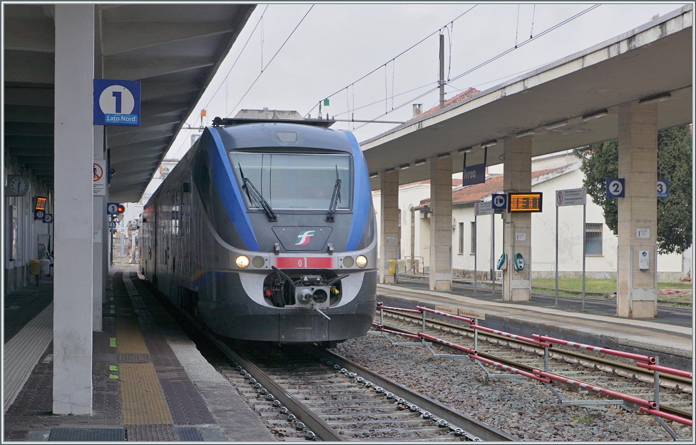 Der FS Trenitalia Diesel - Minuetto MD Diesel )MD 501 001 ist aus Aosta in Ivrea eingetroffen und wartet nun auf die Rückleistung. 

24. Februar 2023
