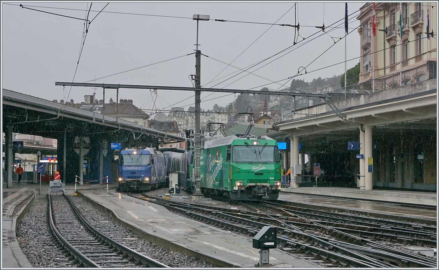 Die beiden MOB Werbeloks Ge 4/4 8001 und 8004 mit ihren GoldenPass Express Zügen in Montreux. Die Ge 4/4 8004 ist mit dem GPX 4065 von Interlaken Ost angekommen und fährt nun zur Abstellung, während die Ge 4/4 8001 in wenigen Minuten mit ihrem GPX 4074 in Richtung Interlaken Ost abfahren wird.

7. Dez. 2024 
