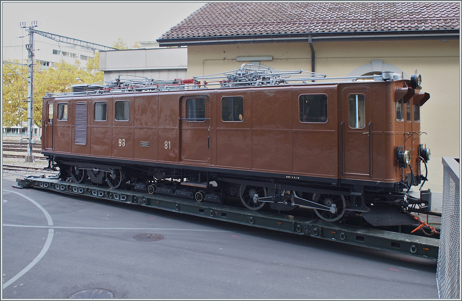 Die Bernina Bahn Ge 4/4 81 der Blonay-Chamby Bahn ist zurück! Nach einem gut einjährigen Aufenthalt in ihrer alten Heimat ist die Lok am 18. Okt. 2022 in Vevey eingetroffen und bereits für den Saisonabschluss  La DER du Blonay-Chamby  eingeplant.

18. Oktober 2022