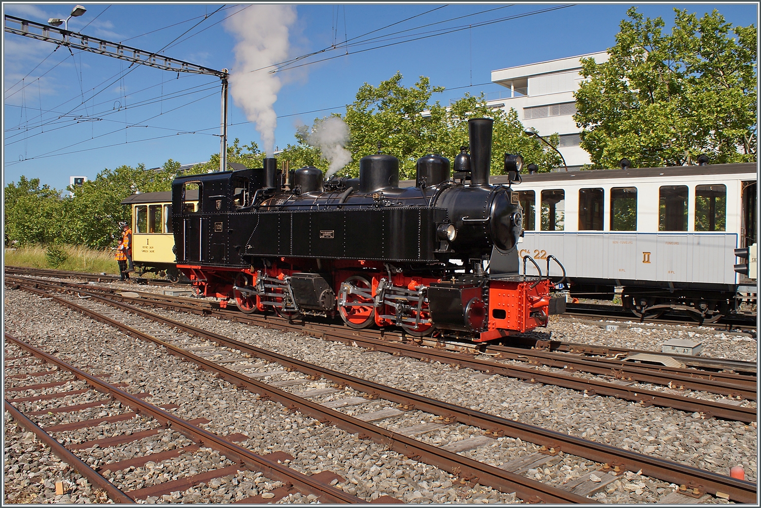 Die Blonay-Chamby G 2x 2/2 105 rangiert in Vevey und zeigt sich im besten Licht. 

29. Mai 2022