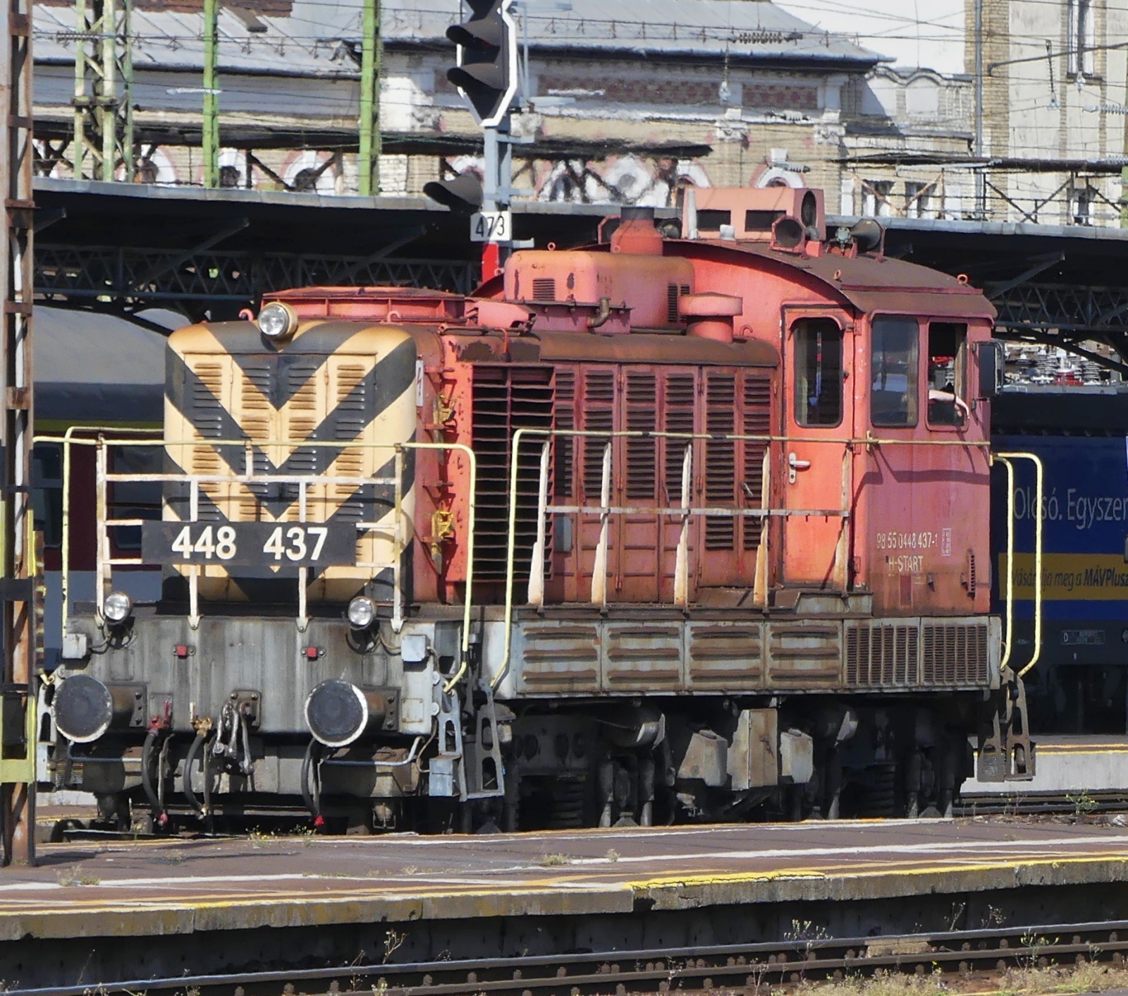 Diesel Lok 448 437, BR 44,  der Ungarischen Staatsbahn (M�V) rangiert im Bahnhof Budapest Keleti. 08.05.2026