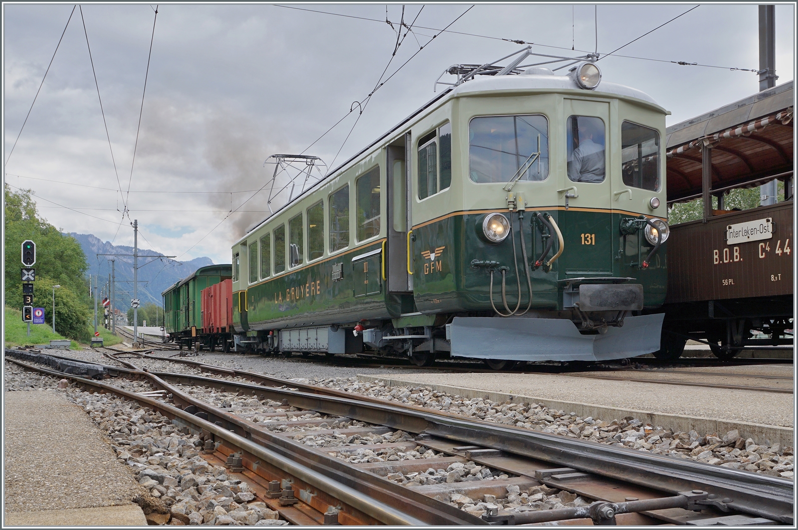  Il était une fois... les années 40 / Es war einmal: die 40er Jahre  - Der wunderschön gepflegte GFM Historic Ce 4/4 131 hat mit seinem Zug Blonay erreicht. 

10. Sept. 2022