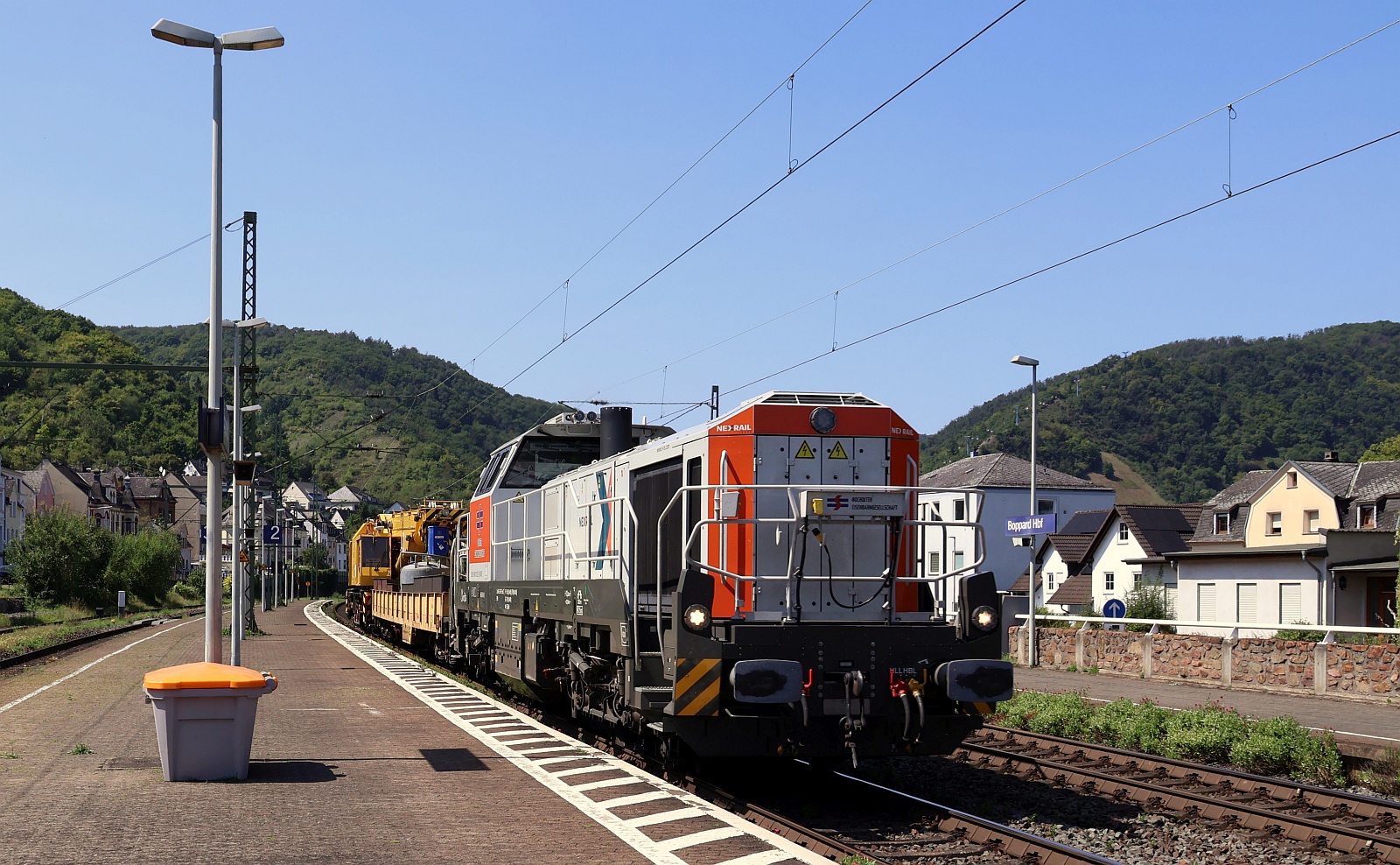 NexRail/Bocholter Eisenbahn 4185 132-2  Christa  mit MGW Kirow 810T Kran (99 80 9219 001-1). Boppard 10.08.2025