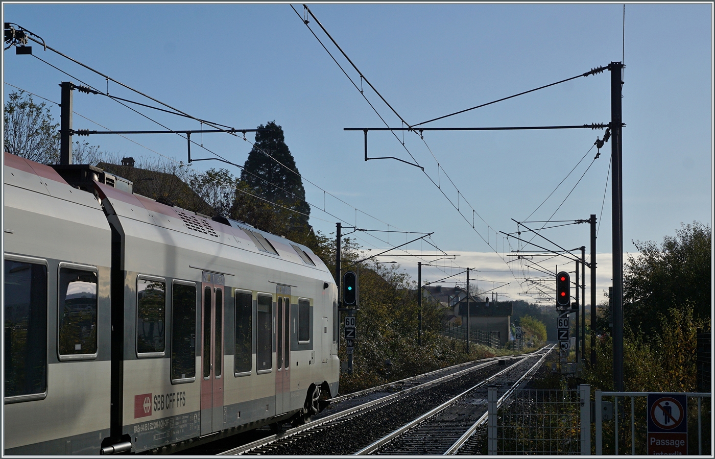 Noch bis Mitte Dezember dieses Jahres zeigen die SNCF Signale in Grandvillars den SBB RABe 522 freie Fahrt....

3. Nov. 2025