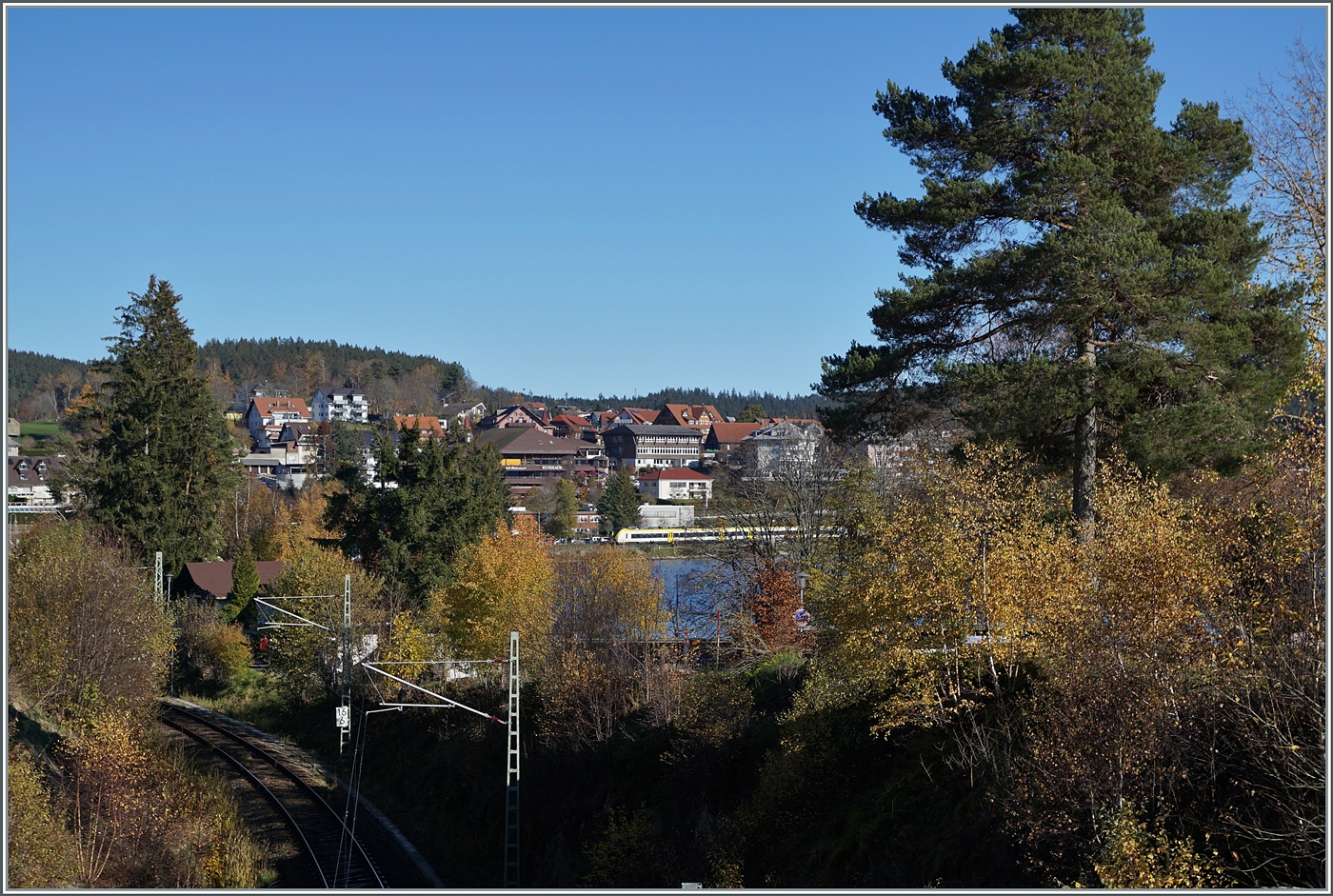 Zwei Triebz�ge der Baureihe 1440 haben Schluchsee verlassen und sind nun auf dem Weg in Richtung Aha. 

13. November 2022