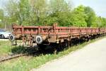 Niederbordwagen 2-achsig 21 80 330 0 544-6 Kls-x 448 in Wei�enhorn am 02.05.2011.